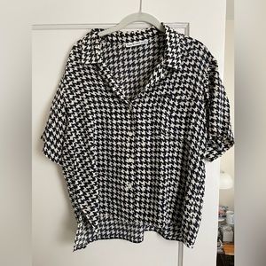 Vintage Anne Klein 100% silk button down short sleeve shirt